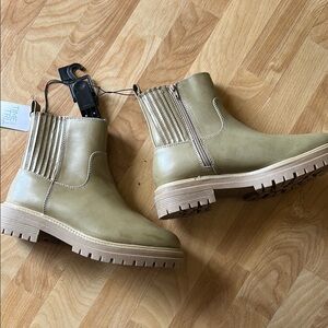 Tan Ankle Boots with Side Zipper 10 W